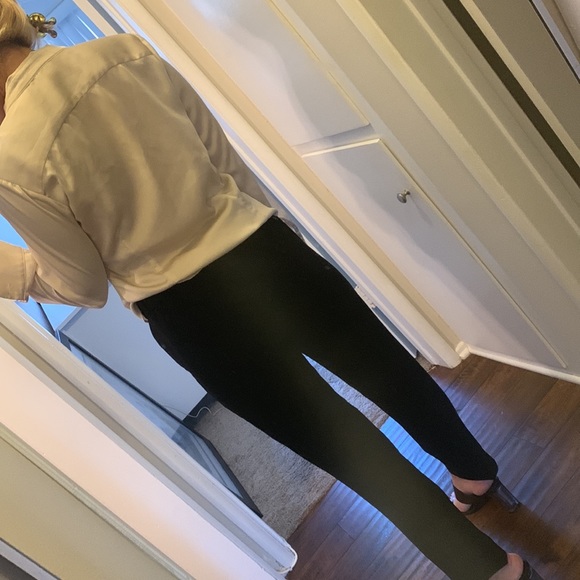 Super cute button down Sofia Richie vibes - Picture 5 of 6